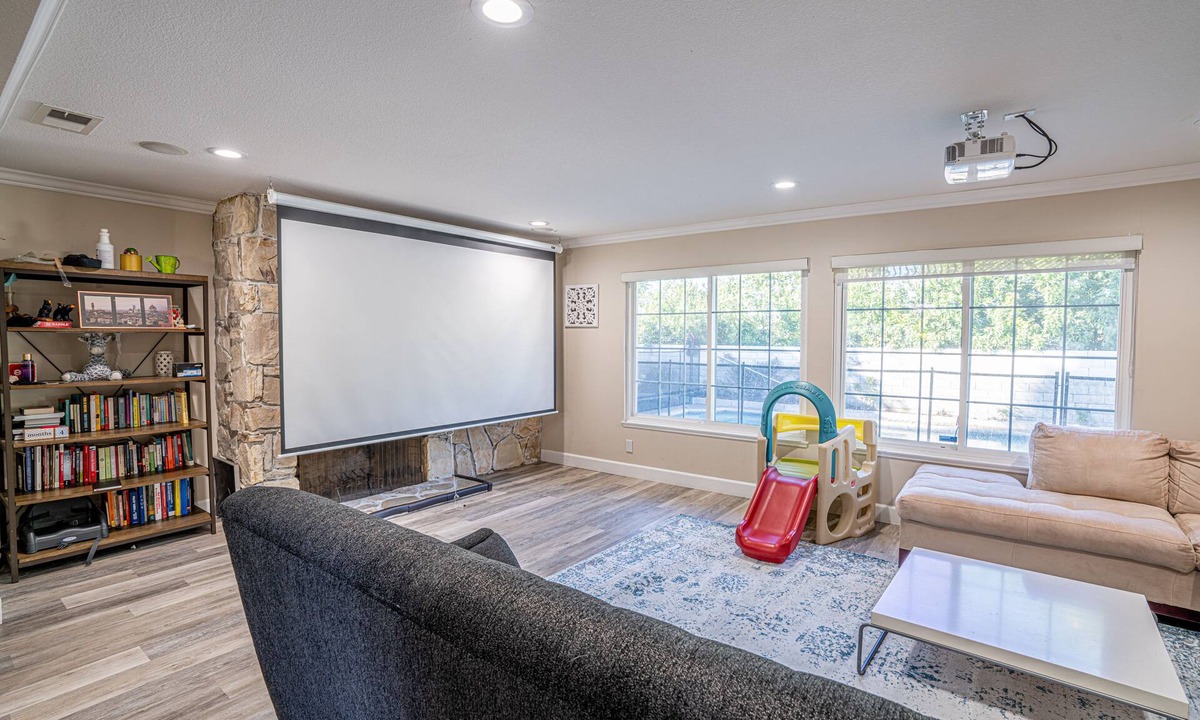 Fullerton House | Family & Children Friendly House w Pool and Security Gate - Central to OC & LA