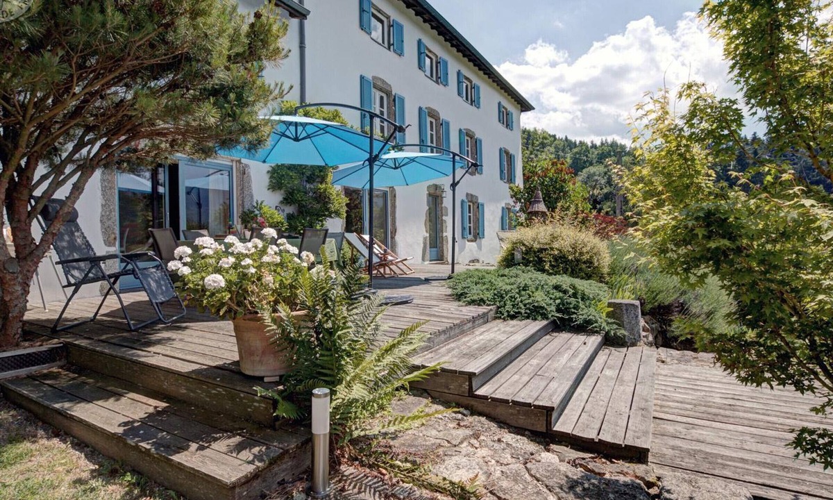 Saint-Jean-la-Vetre Cottage | Family cottage for 14 in Vêtre Valley, old-world charm and modern comfort