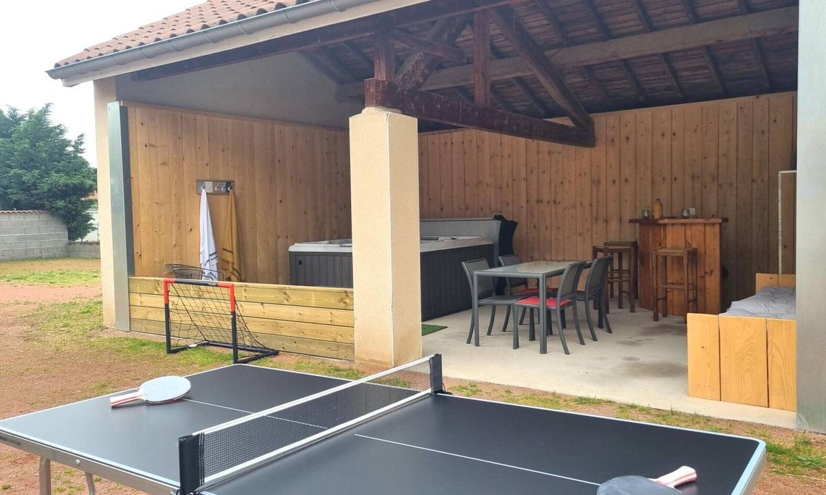 L'Hopital-le-Grand Cottage | Family Cottage 5 Bedrooms, Air Conditioning, Pets Welcome, Spa