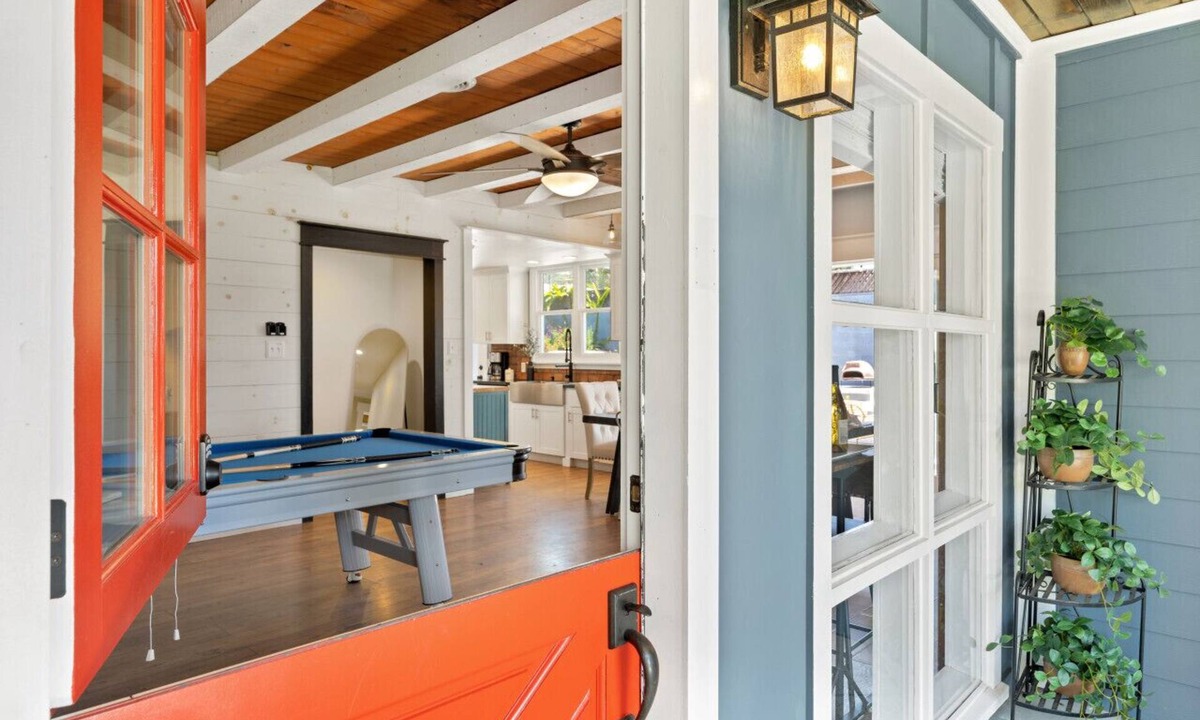 Camarillo House | Family Farmhouse, Hot Tub, Putting Green, Pool Table, Kids Barn, Fireplace,Bistro Lights