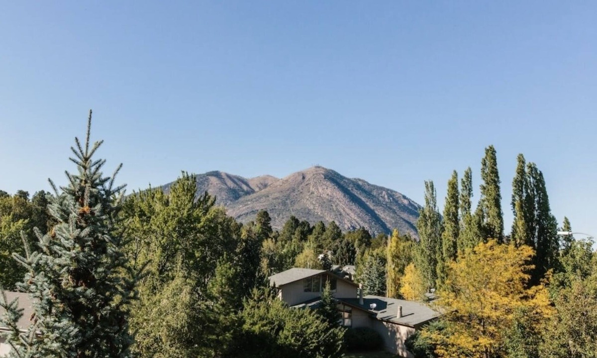 Flagstaff Cabin | Family Flagstaff Retreat Sleeps 12 Mountain Views EV Charger Near NAU with AC