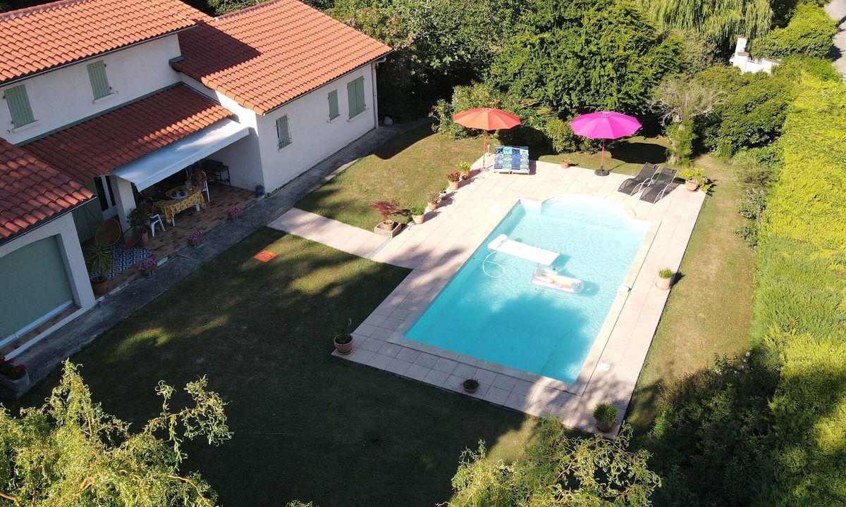 Saint-Sulpice House | Family house for 8 people, swimming pool & jacuzzi