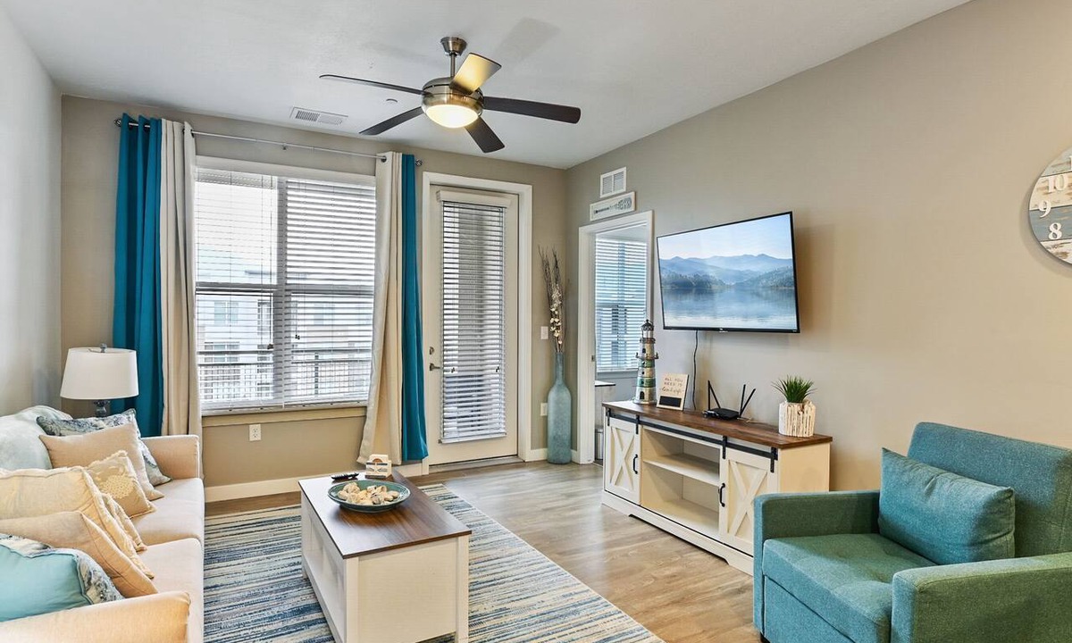 Draper Apartment | Family Friendly Beach Theme with Hot Tub!