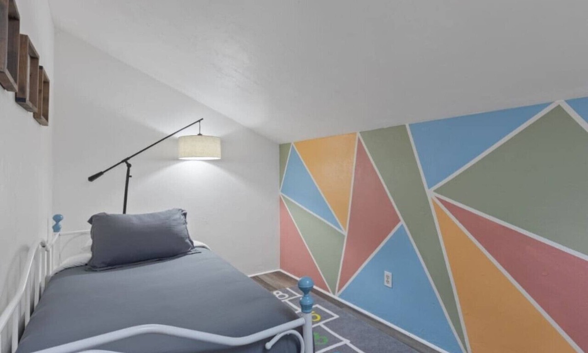 Gainesville Condo | Family Friendly Condo w/Dart Board+Games