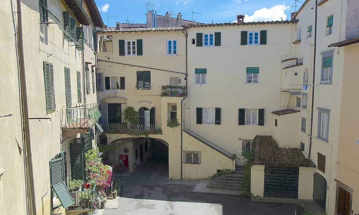 Lucca Historical Center Apartment | Family-friendly flat in a tiny square in the center of the walled town of Lucca