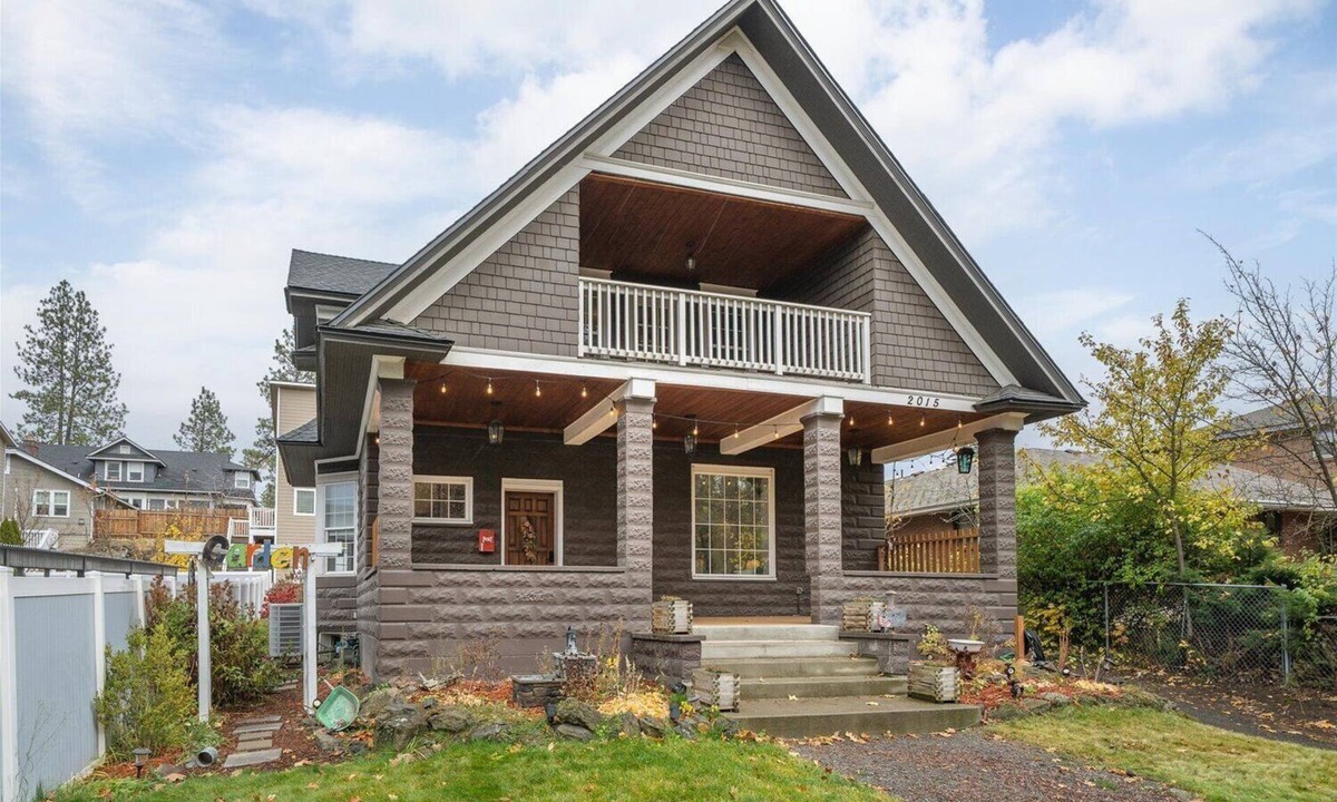 Rockwood House | Family-friendly Manito Park home. Close to downtown, hospitals & colleges.