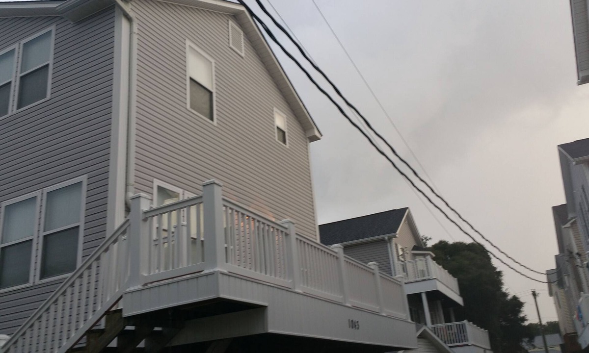 Surfside Beach House | Family‑Friendly Ocean‑View Home 4BR/3BA Steps to Beach Sleeps 8‑10