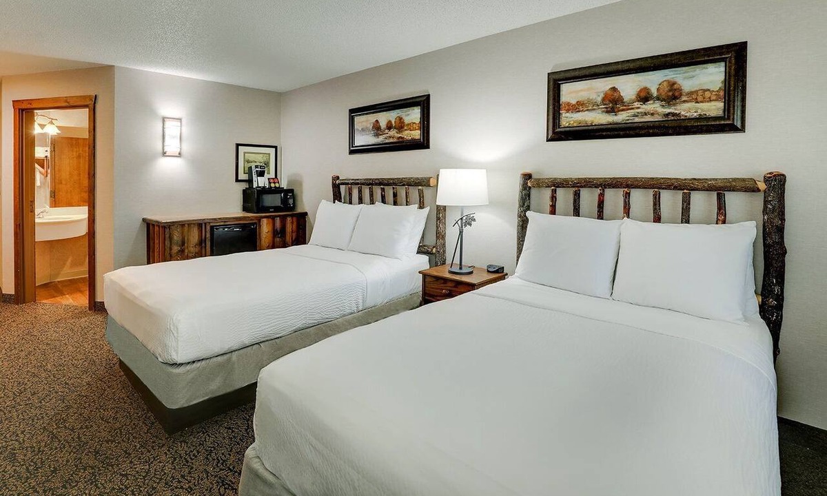 Johnston Hotel | Family-Friendly Retreat w/Pool Onsite | 5.5 mi to Living History Farms