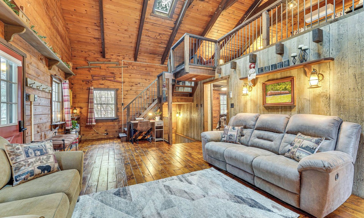 Blandburg Cottage | Family-friendly Tyrone Cabin w/Deck Near Hiking