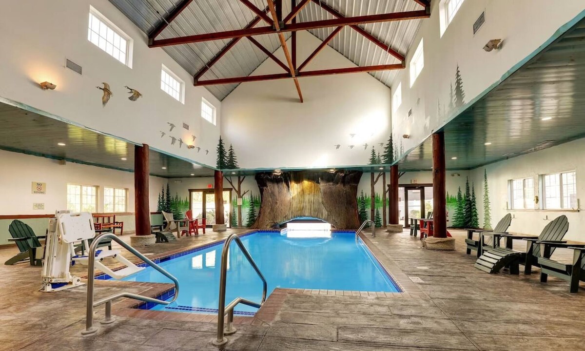 Johnston Hotel | Family Getaway w/Pools Onsite | 4.5 mi to Greenbelt Trail