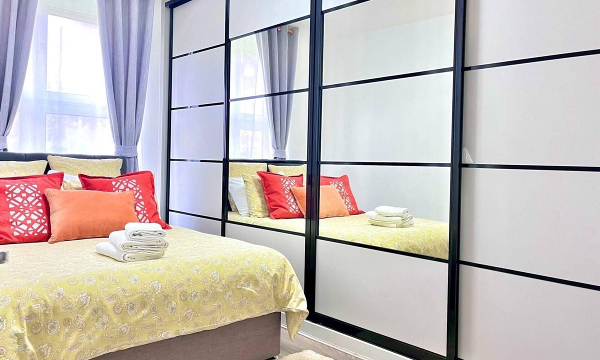 Larkhall Apartment | Family ground flr Flat Central London free Parking big ben river thames