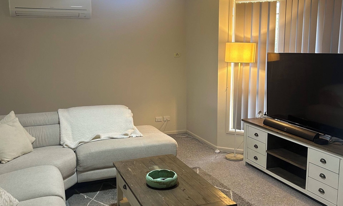 Burpengary House | Family home in the heart of Burpengary- Pet Friendly & Ducted Aircon!