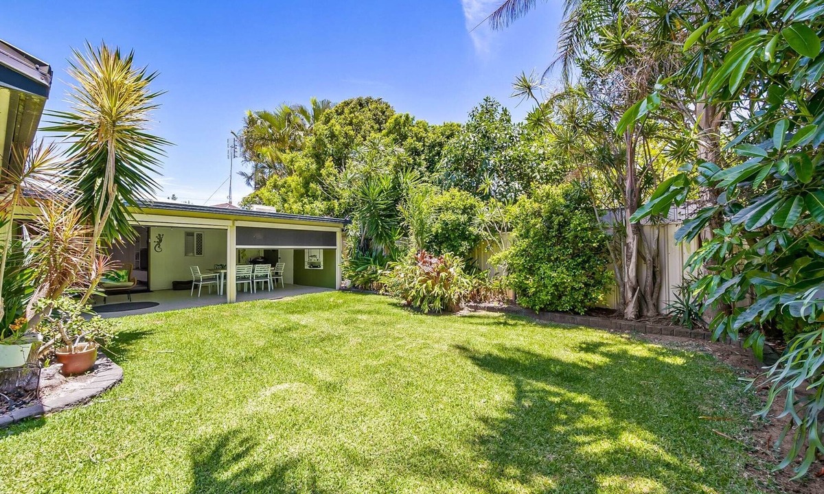 Buddina Apartment | Family Home Near Cafés and Surf Beaches