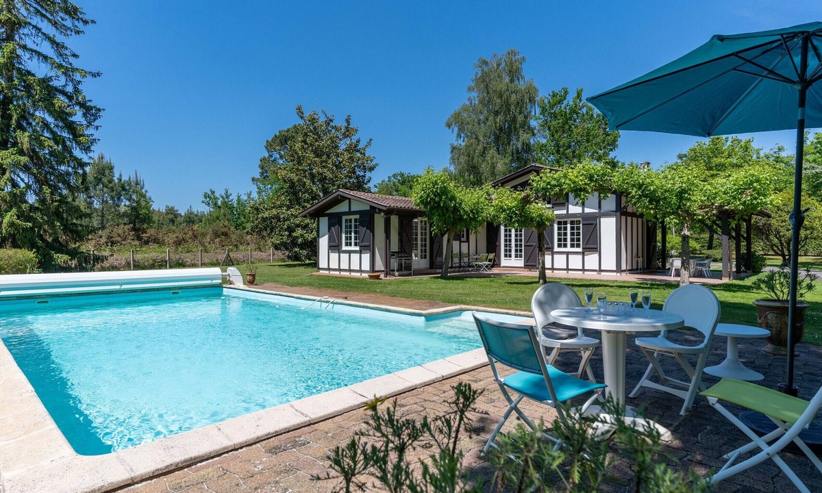 Parentis-en-Born House | Family Home with Pool near Lake and Ocean - Sleeps 6
