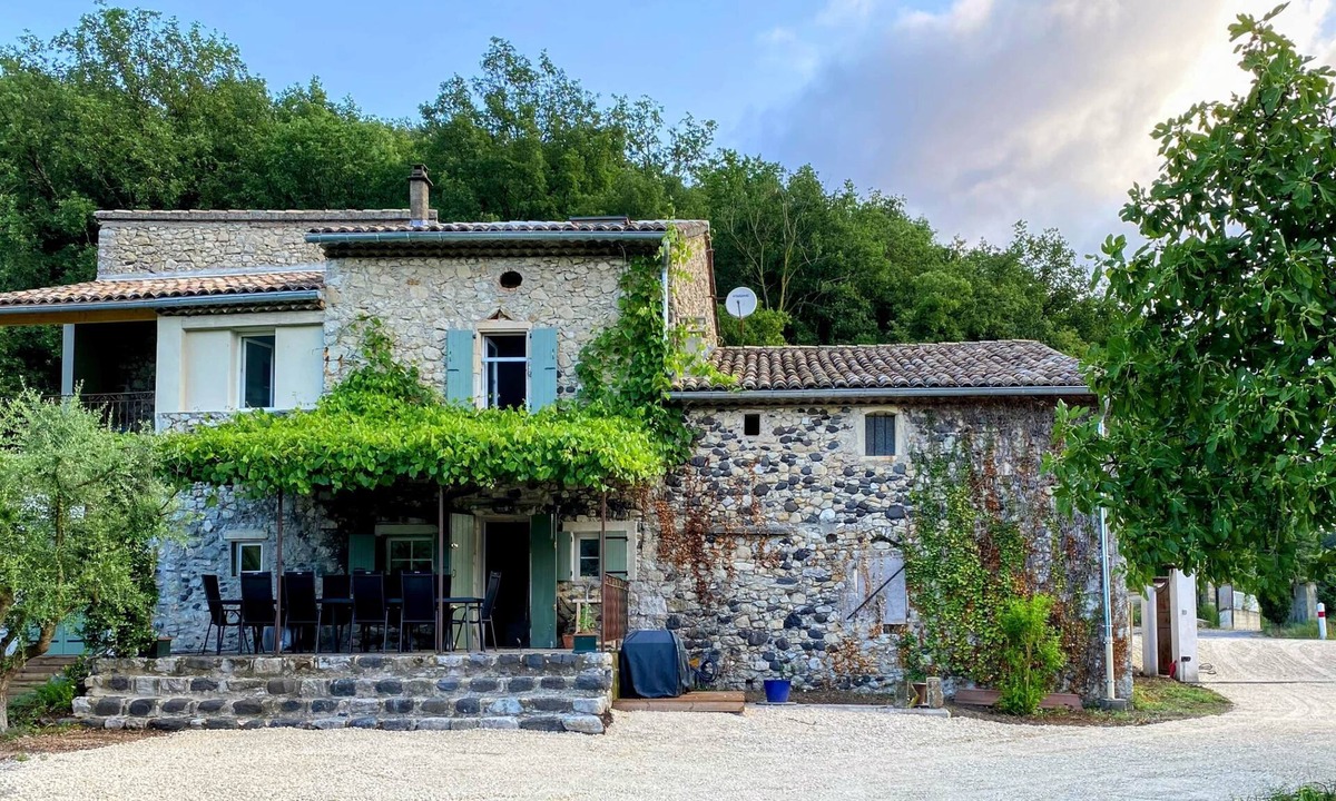 Barjac House | Family house sleeps 11, rest and relaxation