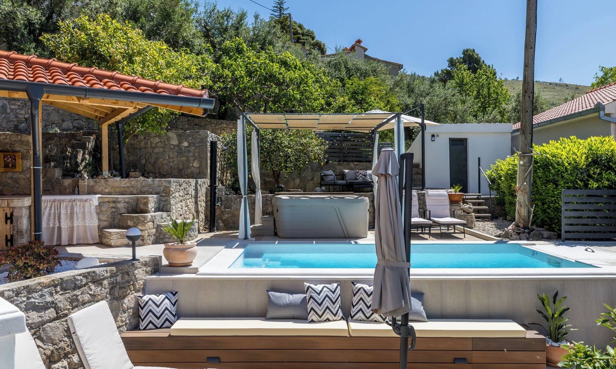 Zrnovnica House | Family paradise with private heated pool and jacuzzi