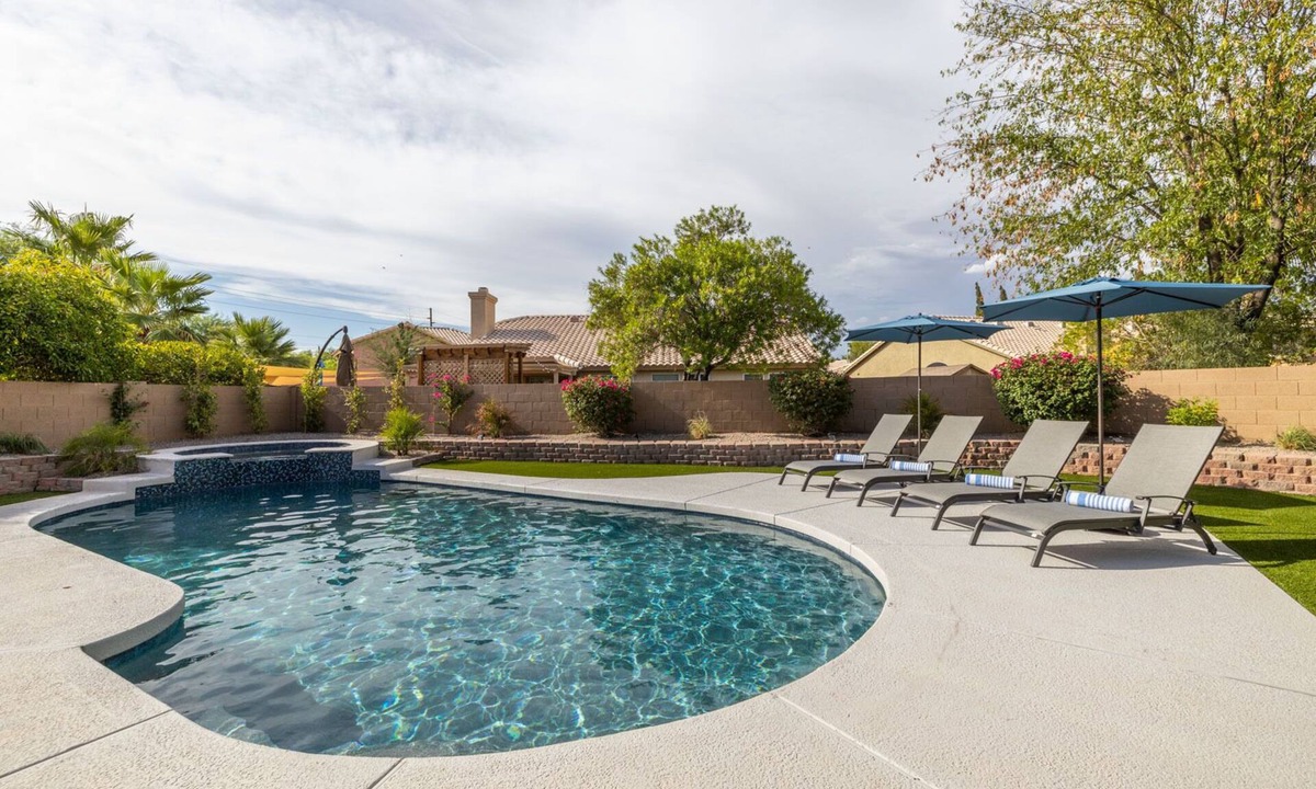 Chandler House | Family Retreat: 5BR, Heated Pool, Games & Hot Tub