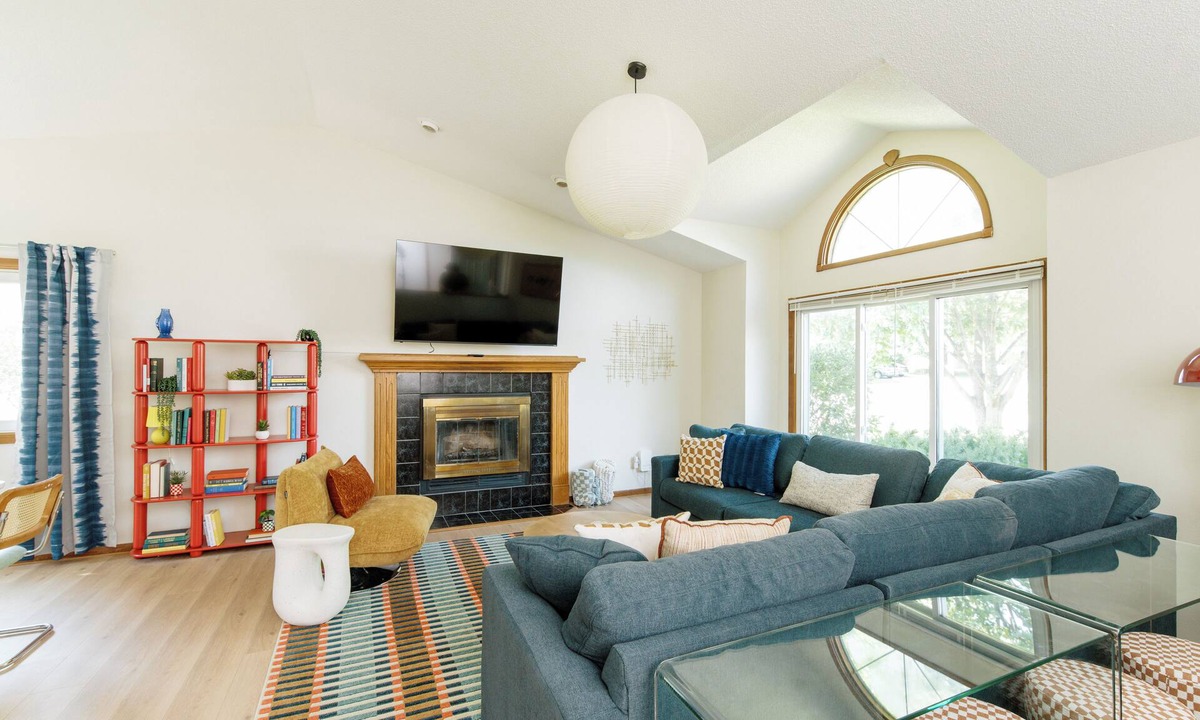 Ankeny House | Family Retreat for 14 - Hot tub, Sauna, Golf Simulator, Arcade