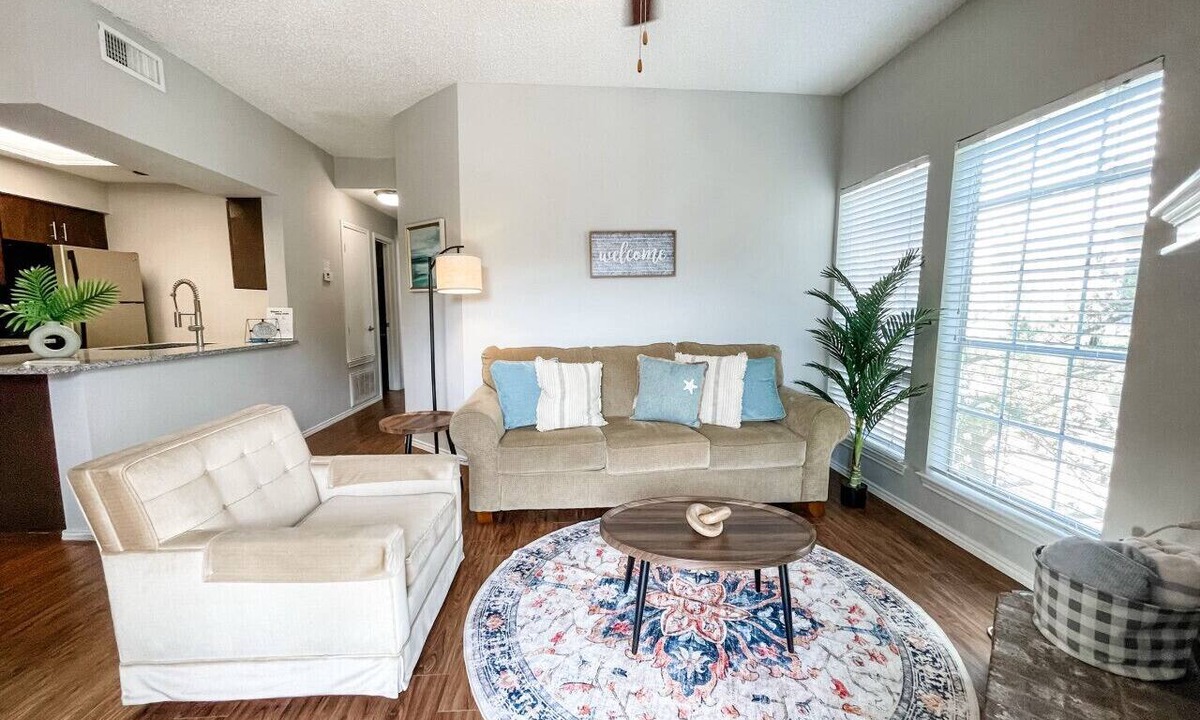 South Side Apartment | Family Retreat - Near Shopping, Dining & Beach