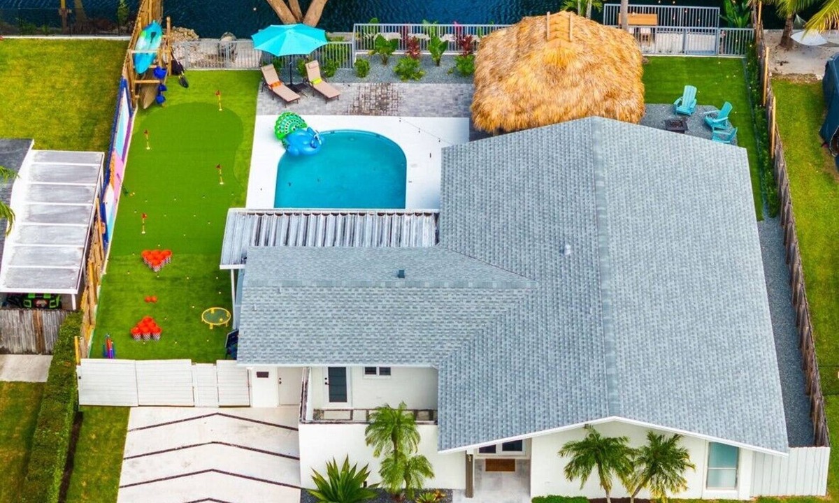 Cutler Bay House | Family Retreat Sleeps 11, Heated Pool, Mini Golf, Kayak Experience, Waterfront