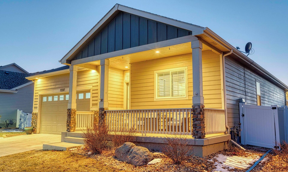 Berthoud House | Family Retreat w/Hot Tub Near TPC Colorado Sleeps 10 Fire Pit