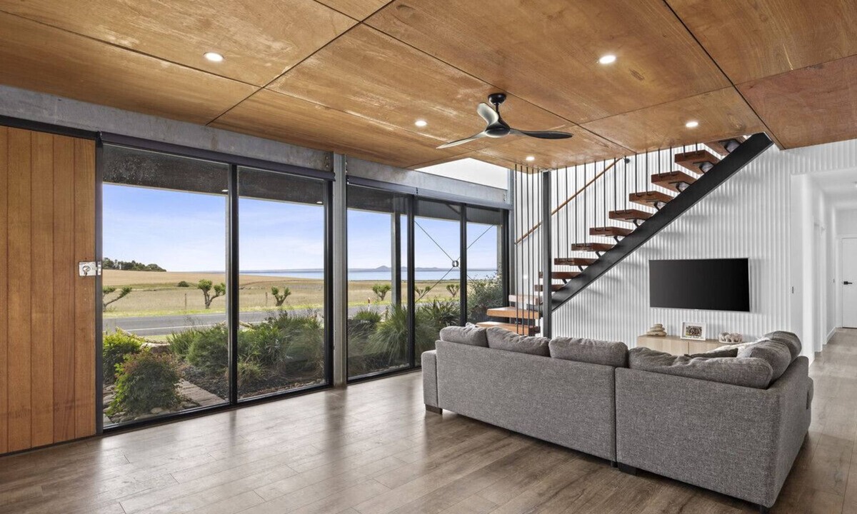 Portarlington House | Family sized home or couples retreat with plenty of space with spectacular views