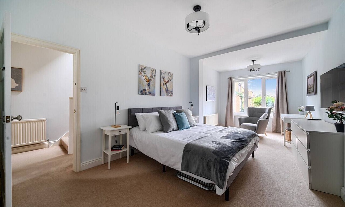 Chiswick Apartment | Family three-bedroom maisonette in leafy Chiswick