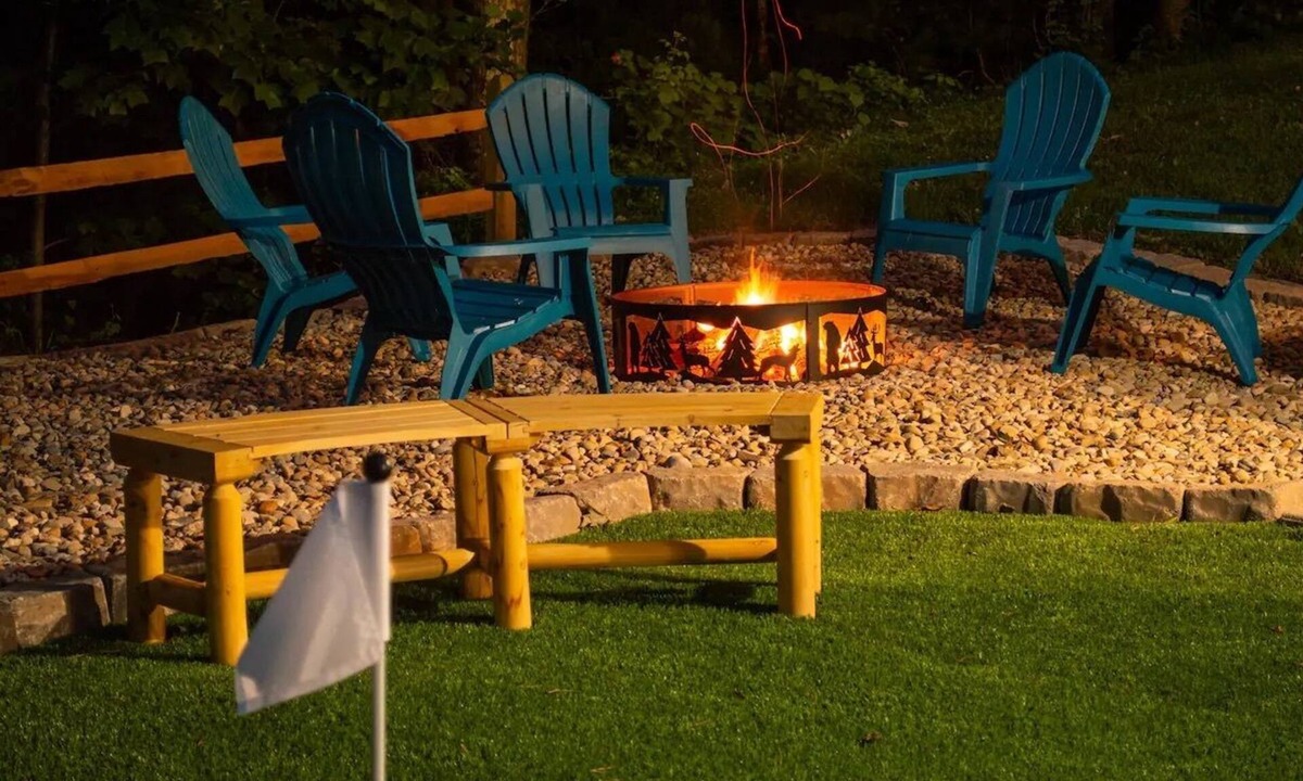 Lancaster House | Family Weekend Retreat~Hot Tub~Game Room~Putt Putt