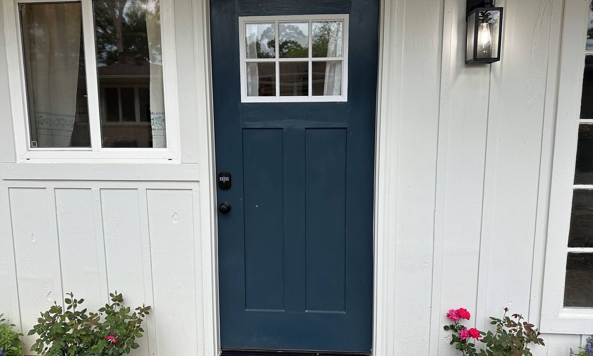Summit Cottage | Fancy Nancy’s cottage in the heart of Summit, located near shops and restaurants