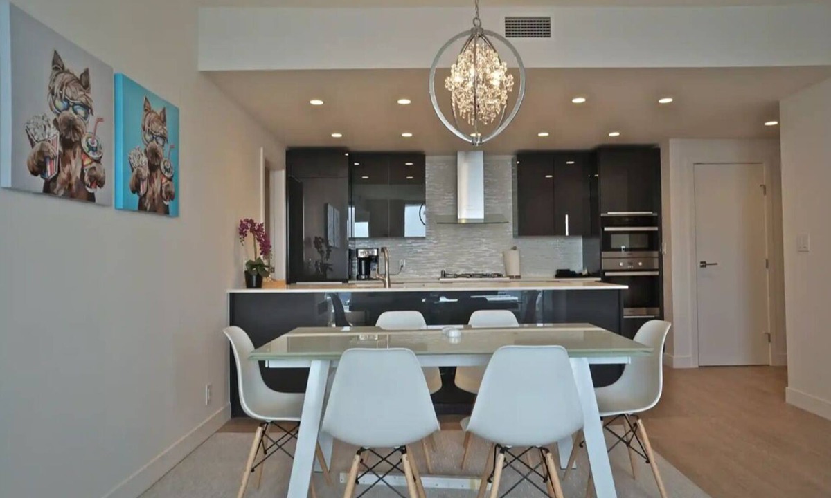 Downtown Vancouver Apartment | Fantastic 2bdr Penthouse corporate condo in terrific location downtown Vancouver