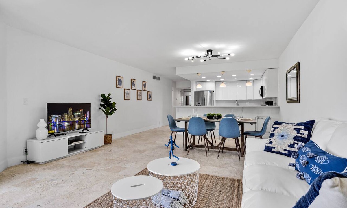 Key Biscayne Apartment | Fantastic 3 bed/2bath in Key Colony Condo with beach, pool and tennis