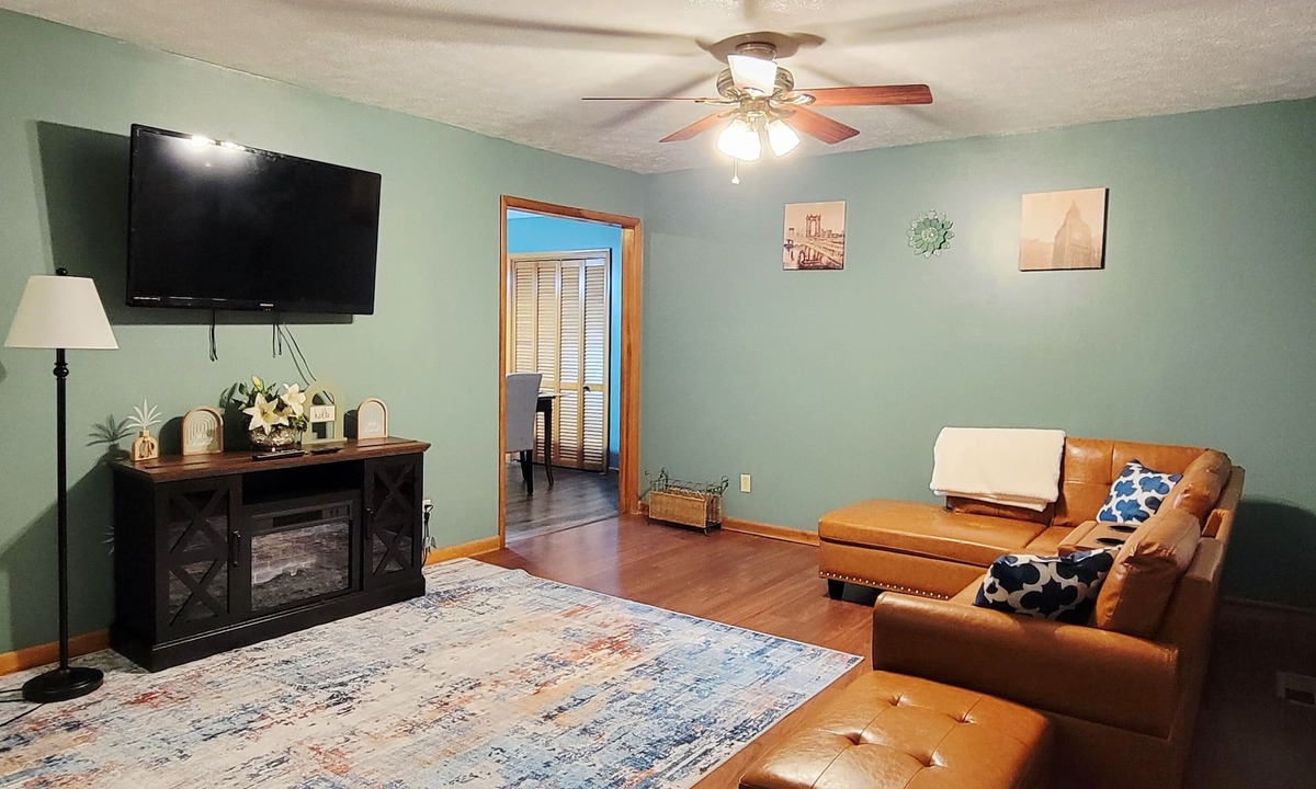 Green Forest House | Fantastic 3-bedroom house in serene Green Forest with cool AC