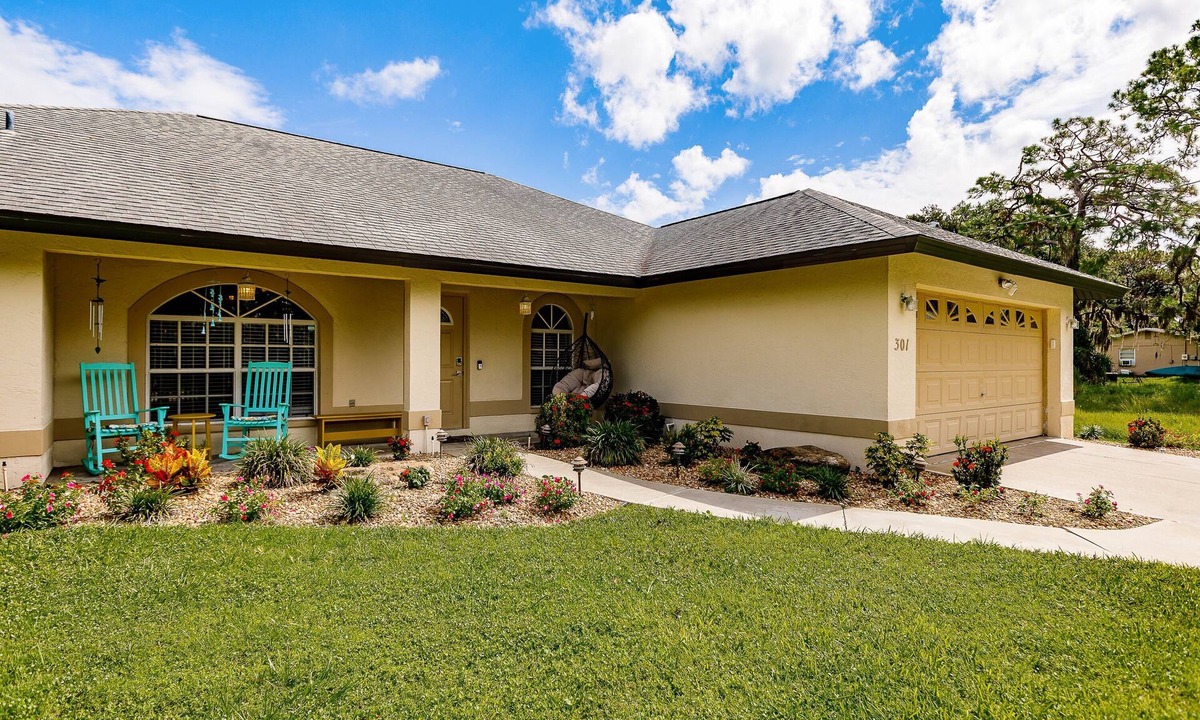 Laurel House | Fantastic 3-bedroom house with private heated pool