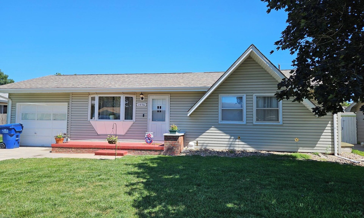 Fremont House | Fantastic 4bd house with ping-pong table & piano - close to state lakes.