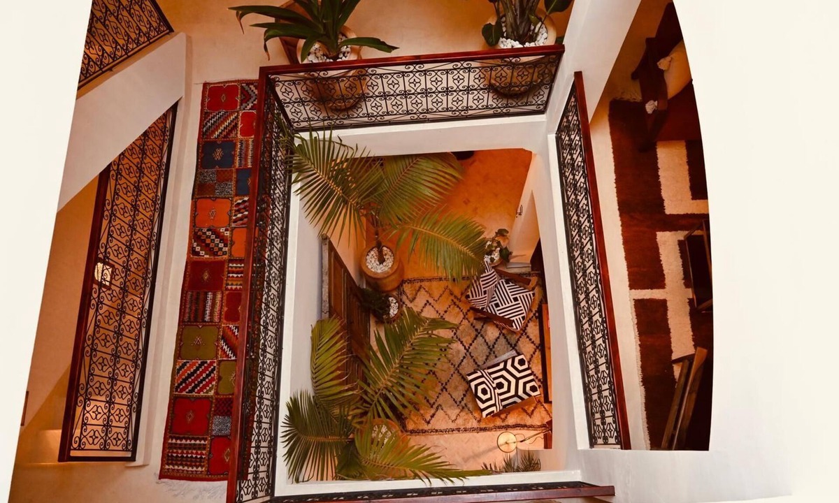 Menara House | Fantastic 5-bedroom RIAD with AC in Marrakech Pool and terrasse to relax.
