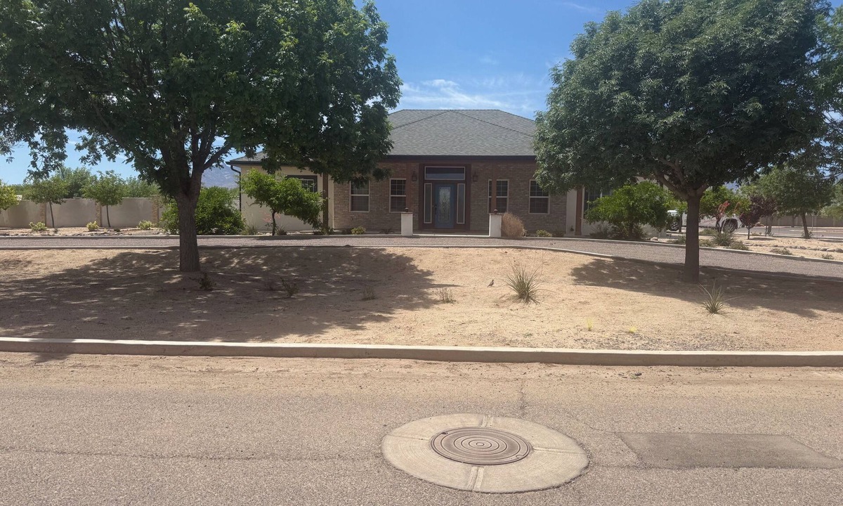 Pima House | Fantastic 5-br, 3.5ba house with pool, hot tub AC located in Graham county, AZ.