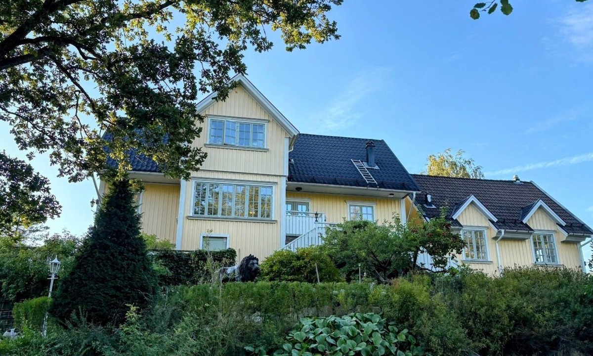 Saltsjo Boo Villa | Fantastic accommodation close to nature and the sea with room for the big family.