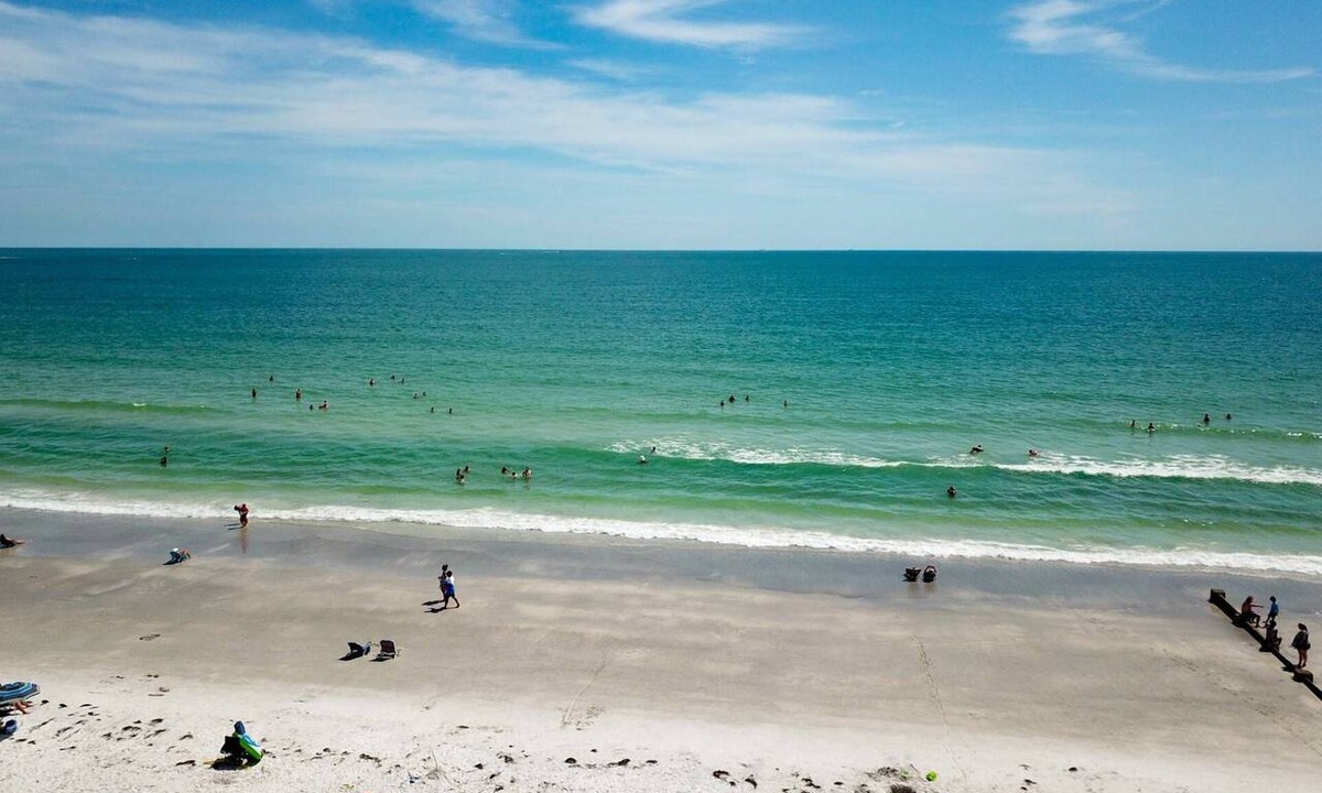 Madeira Beach Condo | Fantastic Beachfront Resort. Roomy and Comfortable. Take a Stroll along Beach or Lounge at the Pool.