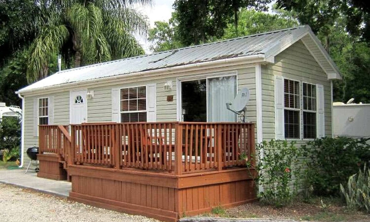 Inverness Cottage | Fantastic Cabin with Wooden Deck in Inverness, Florida