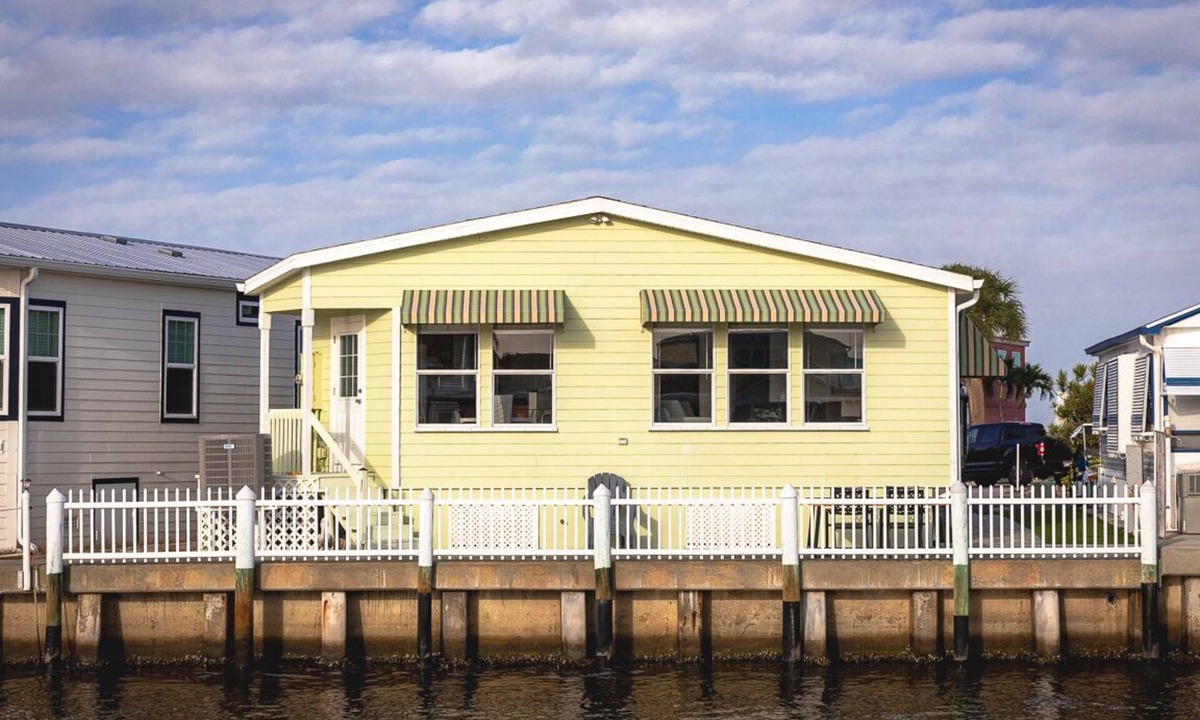Hutchinson Island South Cottage | Fantastic Canal front cottage with ocean access