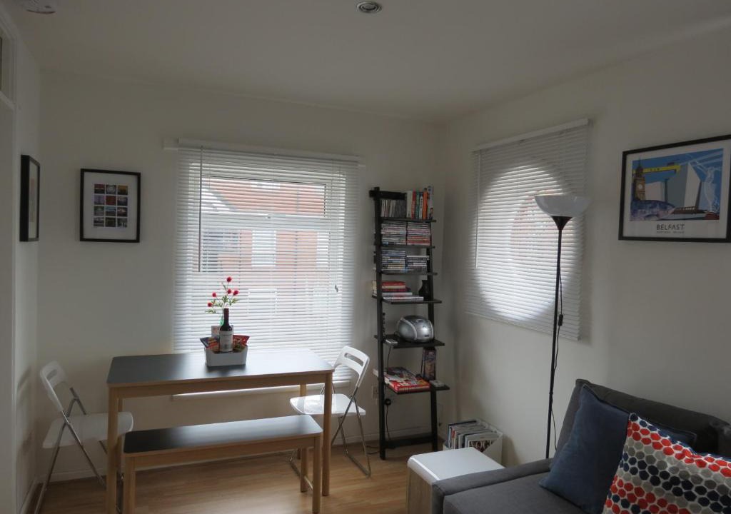 Belfast City Centre Apartment | Fantastic Central Location - Parking - Business or Leisure