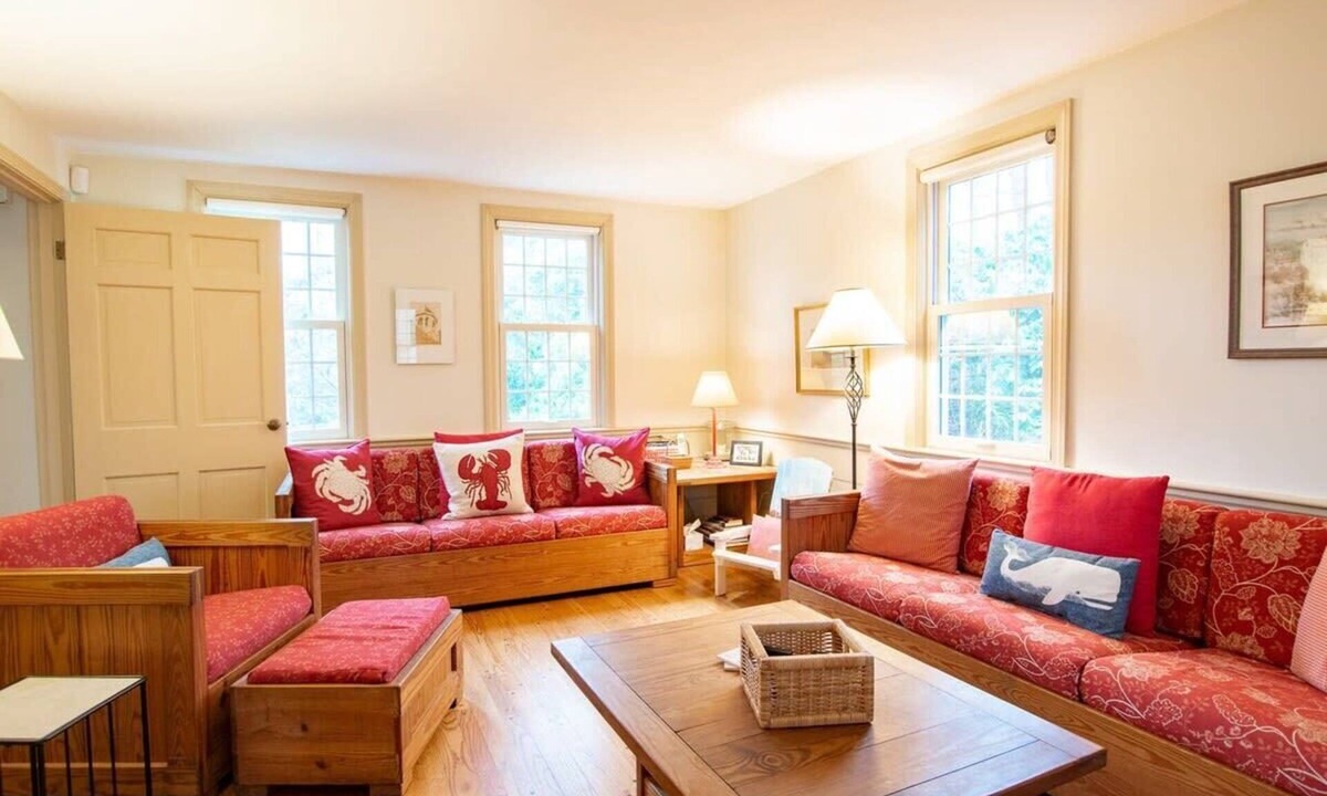Orleans House | Fantastic Home by Eldridge Park!