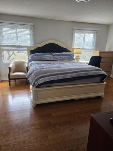 Fisherville House | fantastic King Sized Bedroom