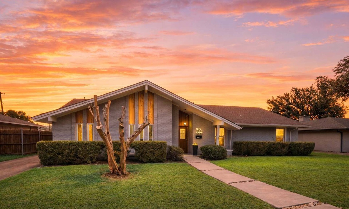 Northwest Dallas House | Fantastic Luxury 5BR Retreat with Hot Tub – Minutes from Downtown Dallas
