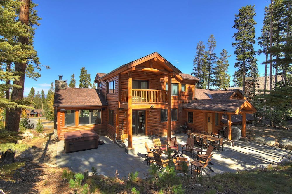 Boulder Ridge Cabin | Fantastic Mountain Retreat: Stunning Log Cabin with a Hot Tub in Breckenridge, CO
