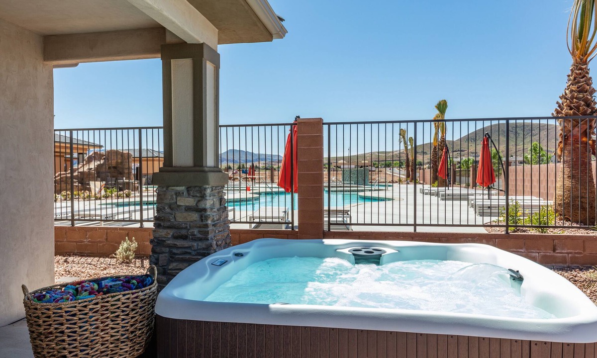 Hurricane House | Fantastic New 7 bdrm resort townhome Near Zion National Park w/Private hot tub!