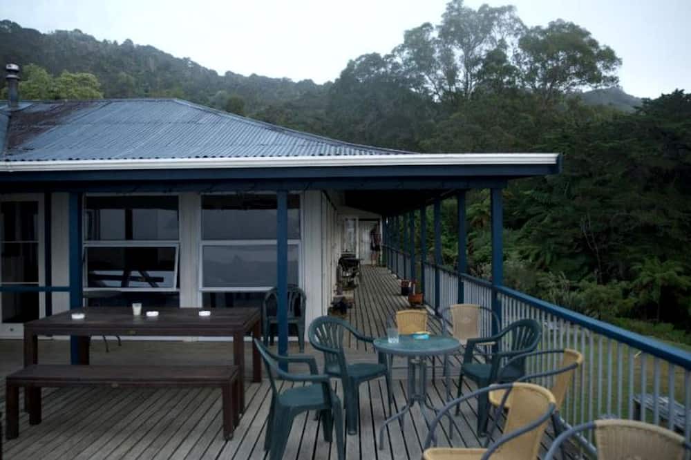 Whanganui National Park Cabin | Fantastic Remote Getaway with Private Bar on Whanganui River, New Zealand