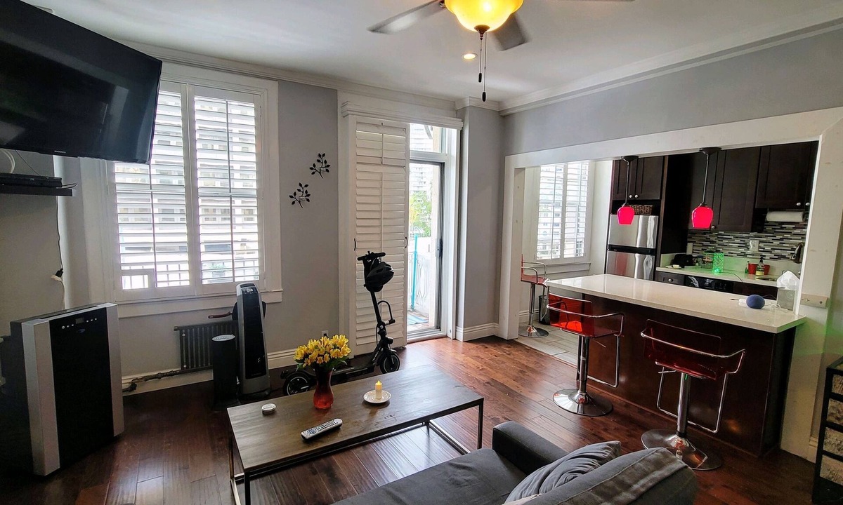 East Village Condo | Fantastic sea view apartment in historic building with free parking