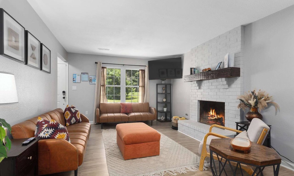 Blue Springs House | Fantastic Spot for WC action Sleeps 9 King Beds
