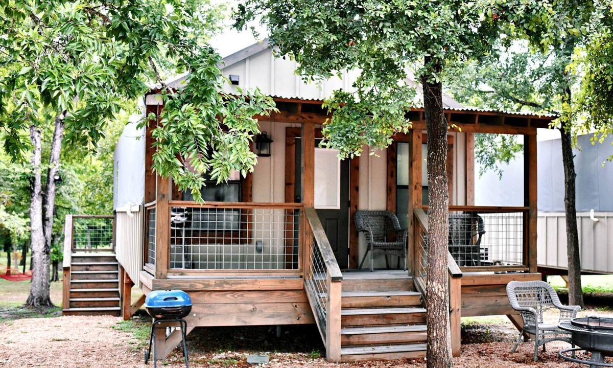 Seguin RV Rental | Fantastic Texas Glamping Adventure for Family and Friends: Luxurious Tented Cabin on the Geronimo Creek in Seguin